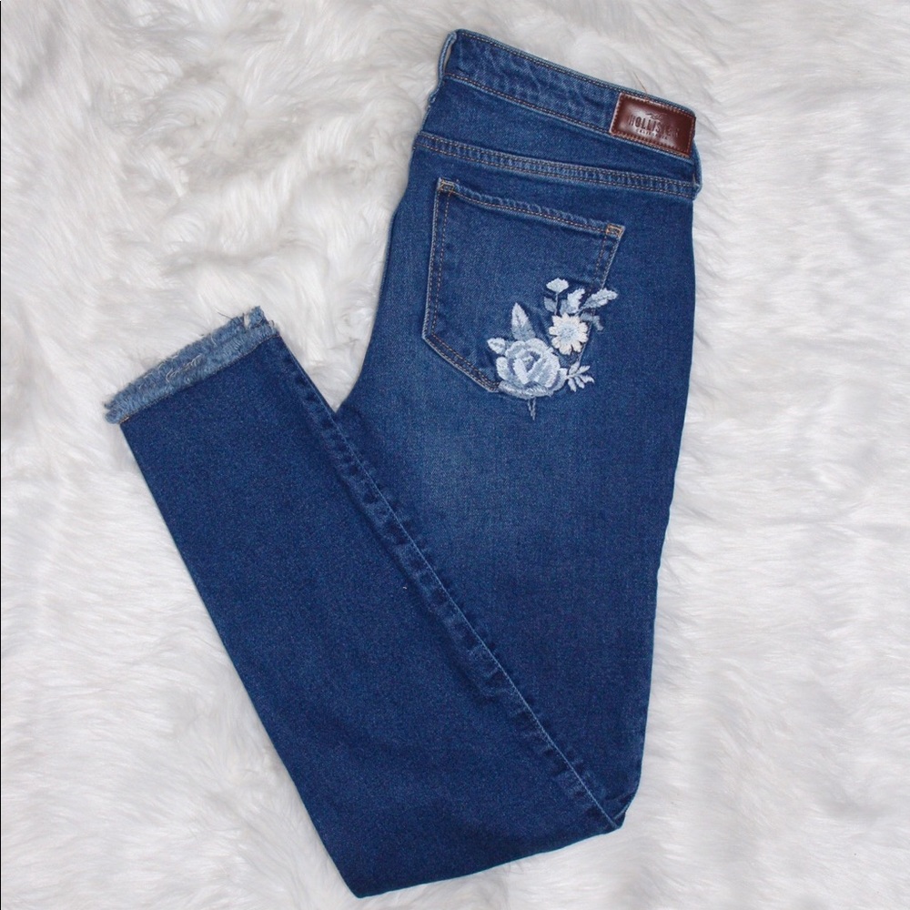 Cute Hollister jeans with flower embroidery